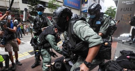 Полиция Гонконга получила право проводить обыски без ордера