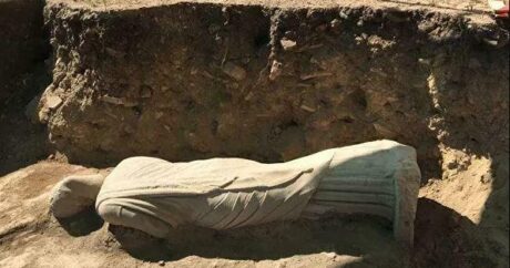 В Турции археологи обнаружили 1700-летнюю статую
