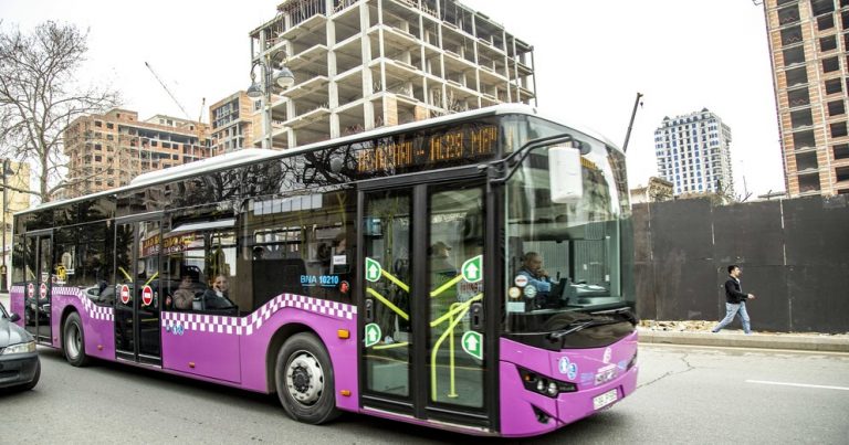 Движение общественного транспорта прекращено в 8 городах и районах