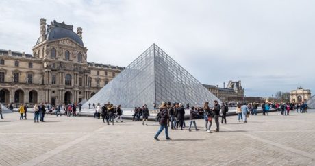 Лувр вновь открылся для посетителей после карантина