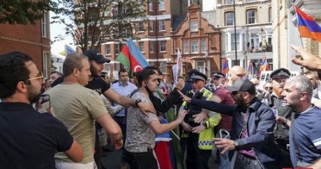 Армяне устроили провокацию во время акции азербайджанцев в Лондоне, есть пострадавший