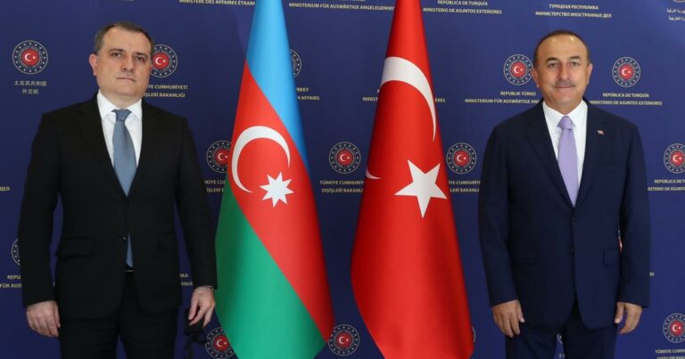 Главы МИД Азербайджана и Турции проводят встречу один на один