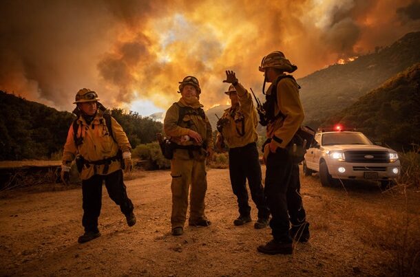 В Калифорнии пылает крупный природный пожар — ФОТО