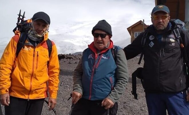 83-летний альпинист покорил Эльбрус