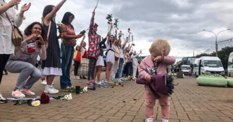 В Минске женщины второй день подряд выстроили «цепи солидарности» — ФОТО