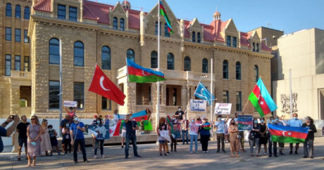 В центре канадского Калгари возвышен государственный флаг Азербайджана