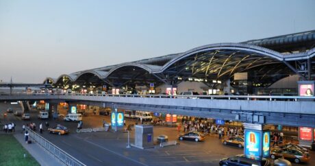 Аэропорты Пекина объявили о закрытии 600 рейсов из-за ливней