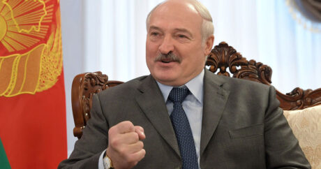 Лукашенко предложил ввести оппозиционерам по капле его крови