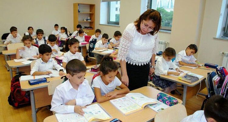 Ношение масок для учащихся азербайджанских школ не будет обязательным