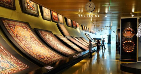 Музей ковра представил изящно выполненный футляр для Корана