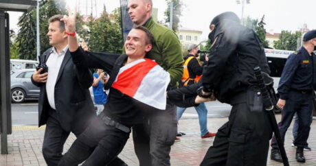 Вышедших на акции протеста белорусских студентов начали задерживать