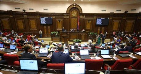 В Ереване требуют отставки министра