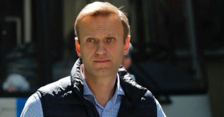 Приставы наложили арест на квартиру Навального