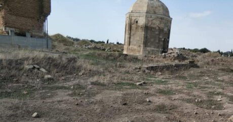 В результате армянского обстрела поврежден мавзолей Шейха Бабы
