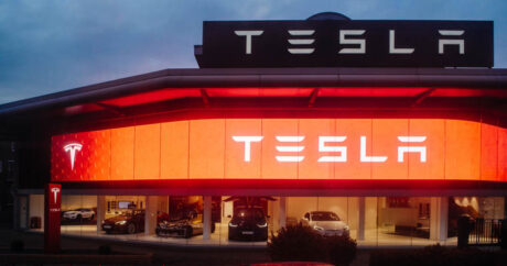 Tesla назвали самой опасной компанией мира
