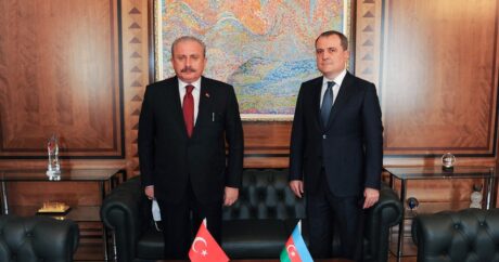 Джейхун Байрамов встретился с председателем парламента Турции
