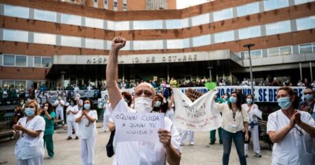 Испанские медики в разгар пандемии начали забастовку