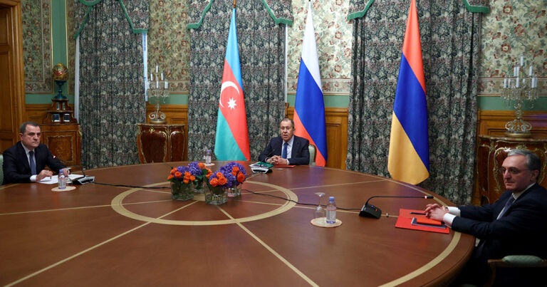 Лавров провел телефонные разговоры с главами МИД Азербайджана и Армении