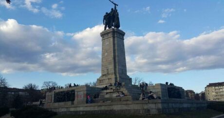В Болгарии неизвестные осквернили памятник Советской армии