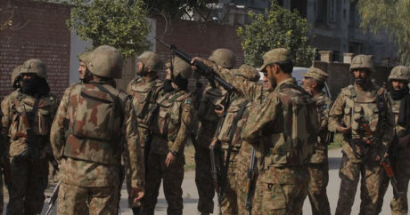 В Пакистане более 10 сотрудников служб безопасности погибли в двух терактах