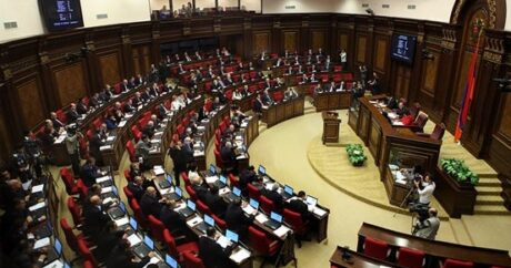 Правящая фракция нарушила работу парламента Армении