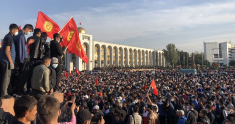 На территории Бишкека вводят режим ЧП
