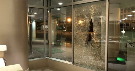 В Вашингтоне обстреляли отель, где остановились российские журналисты