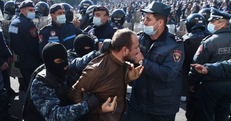 В Ереване задержали 24 участника акции протеста