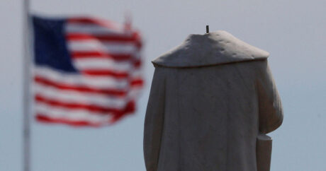 Статую Джорджу Вашингтону снесли в США в День Благодарения