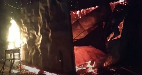 Армяне продолжают сжигать дома