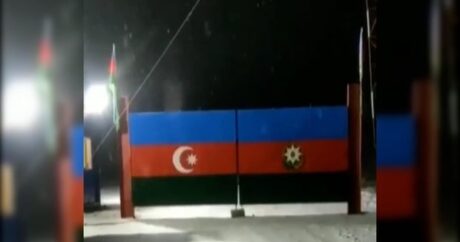 Ворота перед Зодским золоторудным месторождением перекрашены в цвета азербайджанского флага — ВИДЕО