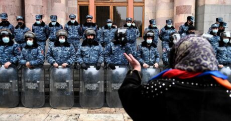 Армянская оппозиция анонсировала всеобщую забастовку
