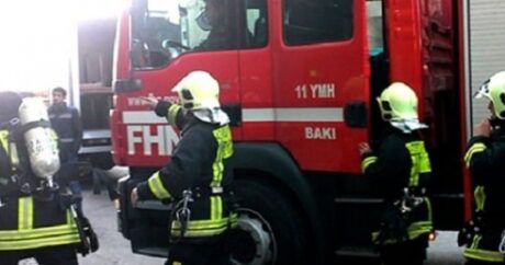 В Баку в жилом доме начался пожар