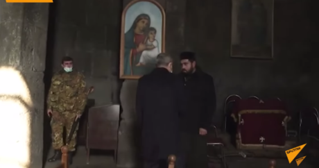 Армянский священник не подал руки Пашиняну