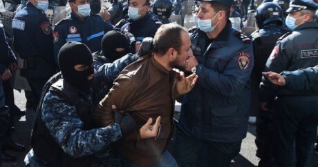 Специальные силы полиции Армении начали задерживать участников акции протеста
