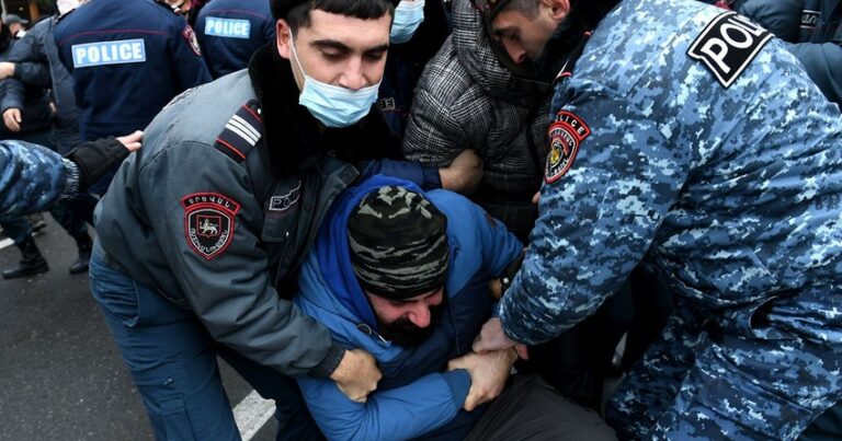 В Ереване задержали более 40 участников акций протеста