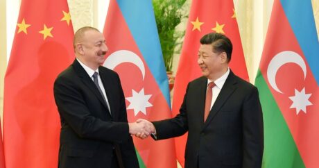 Лидер Китая поздравил Ильхама Алиева
