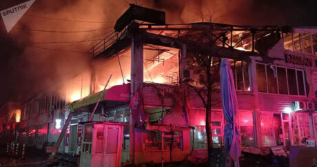Пожар вспыхнул в торговом центре на окраине Тбилиси