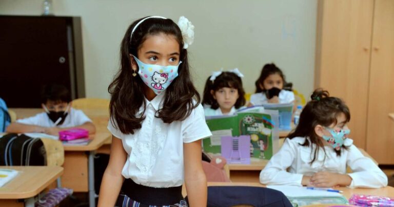 Еще в трех бакинских школах восстановлены очные занятия