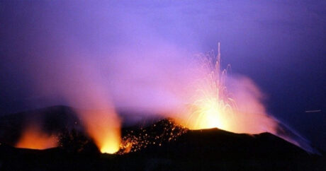 В Индонезии началось извержение самого активного вулкана