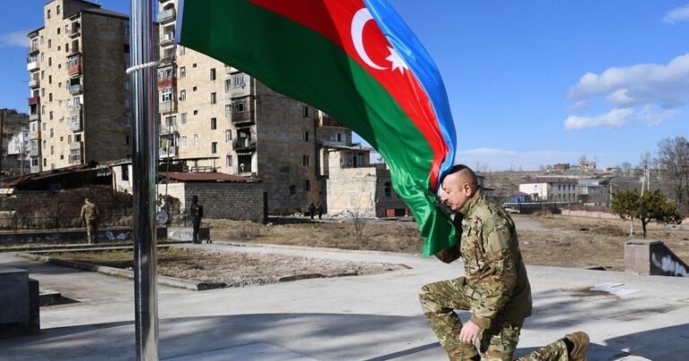 Президент Ильхам Алиев поднял в Шуше флаг Азербайджана — Фото
