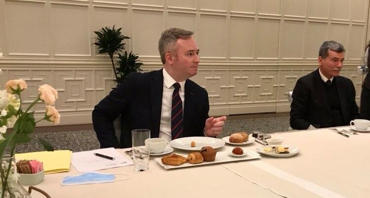 Госсекретарь министра Франции встретился в Баку с представителями бизнеса