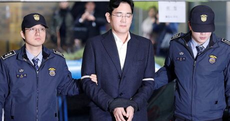 Главу Samsung приговорили к 2,5 года за коррупцию