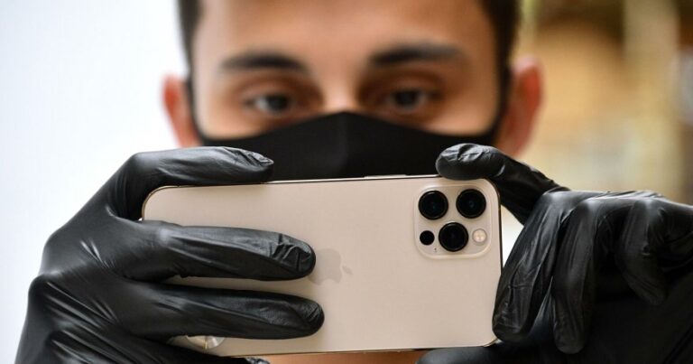 Apple научил iPhone распознавать лицо в маске