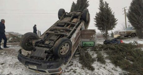 Автомобиль CBC TV перевернулся на заснеженной дороге