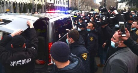 Столкновение между полицией и оппозиционерами в Тбилиси, есть задержанные