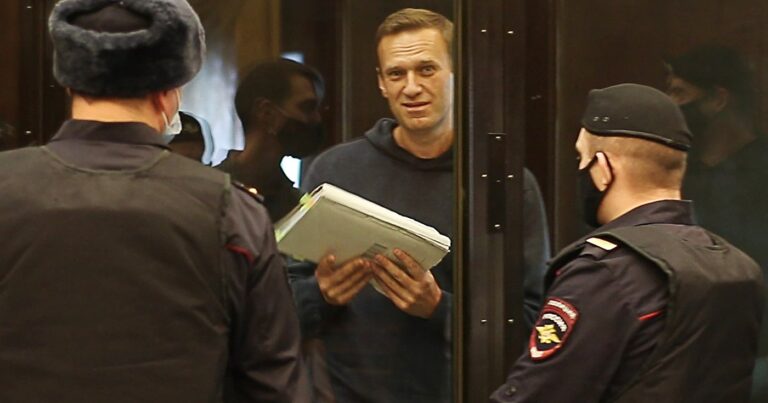 Выступление Алексея Навального в суде: «Я нанес ему смертельную обиду тем, что выжил»