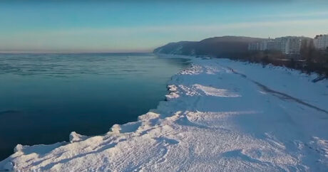 Берег Балтийского моря замерз впервые за много лет — ВИДЕО