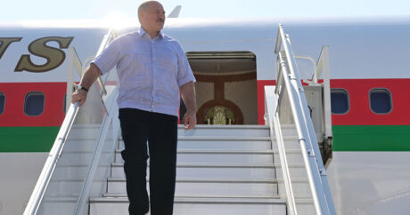 Лукашенко вылетел на встречу с Путиным