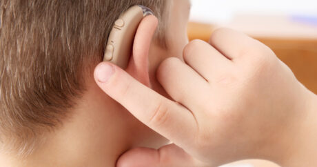 Для детей с нарушениями слуха будут транслироваться телеуроки — ВИДЕО